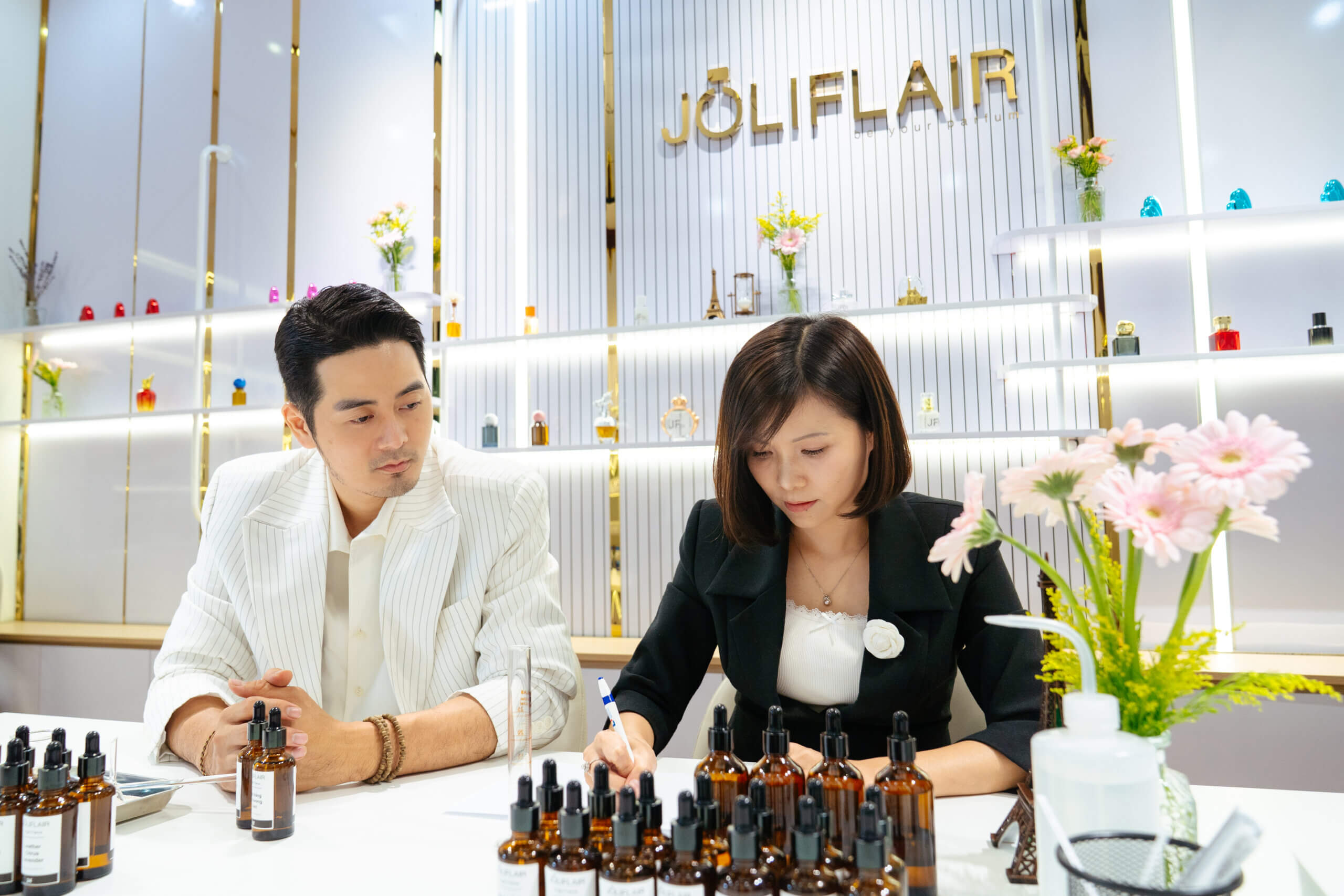 Phân Biệt OEM Và ODM Nước Hoa: Lựa Chọn Nào Phù Hợp Cho Doanh Nghiệp?